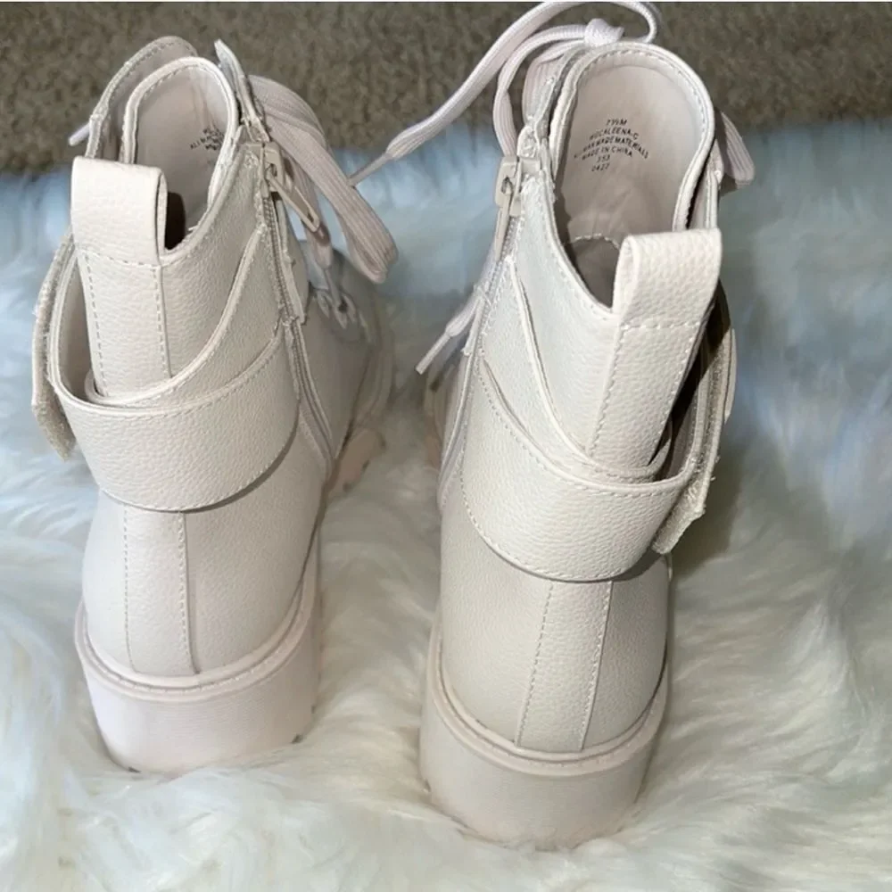 Guess Women’s Ankle Combat Boots Ivory New without Box.size 8.5